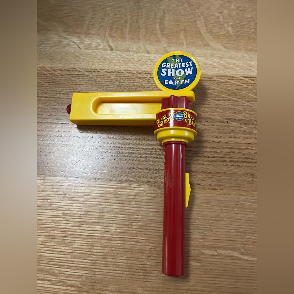 VINTAGE 1985 RINGLING BROS BARNUM BAILEY CIRCUS NOISE MAKER, NICE